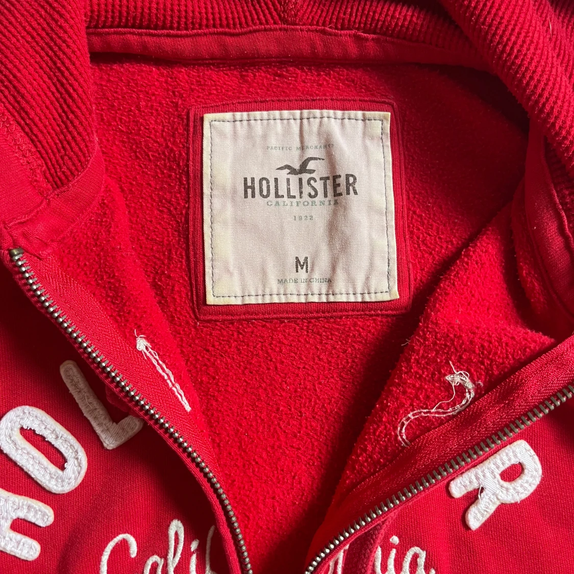 Röd ziphoodie från Hollister - 2