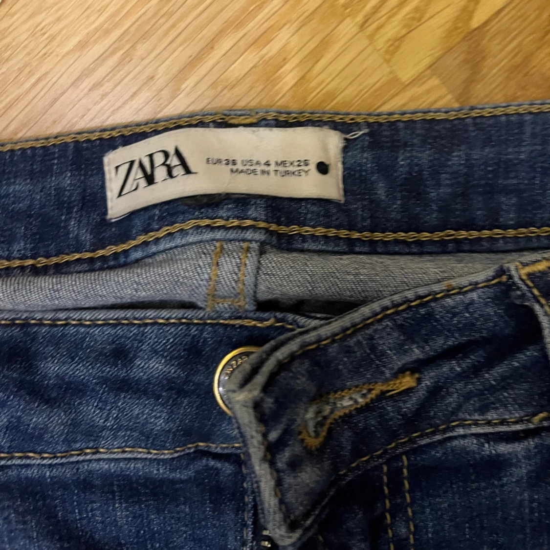 Blå bootcut jeans från Zara - 1