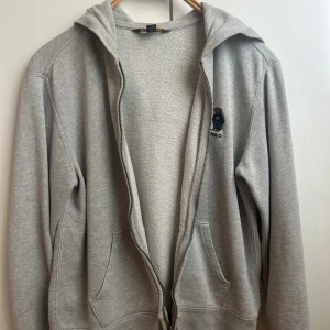 Ralph Lauren polo bear zip hoodie - Säljer nu min Ralph lauren hoodie för den är för liten, mycket bra skick, priset kan diskuteras vid snabb affär 