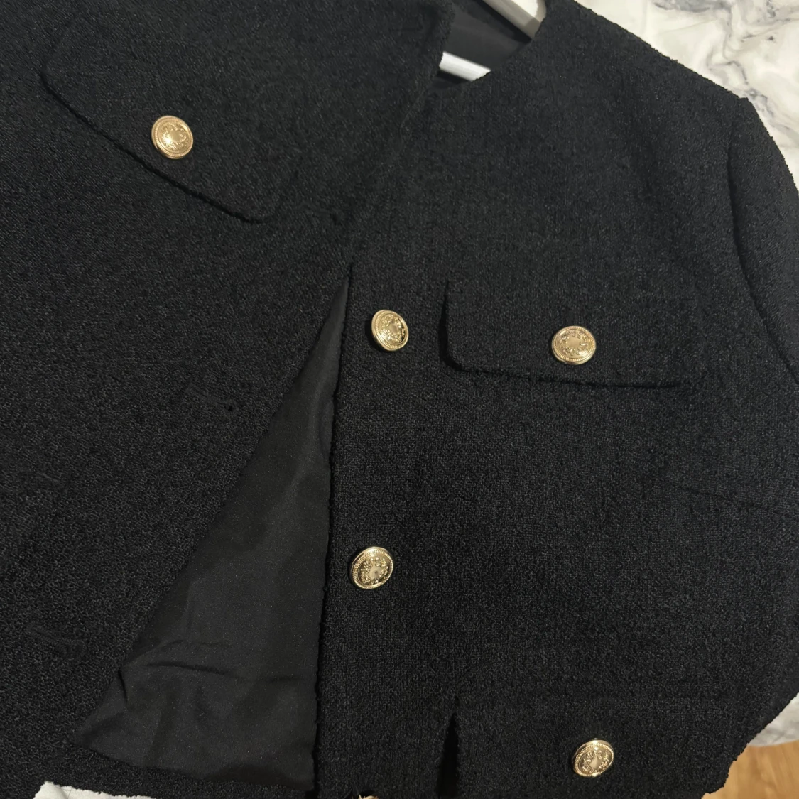 Svart kavaj med guldknappar från H&M - 2