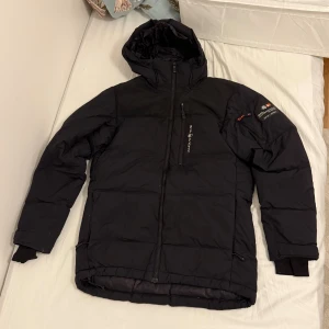 Säljer SailRacing Vinterjacka! - Storlek: S  Jackan är ny och endast använd 1 vinter. 