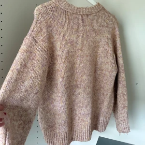 Stickad tröja från Vero Moda🩷 - Jättesöt skön tröja från Vero Moda, perfekt till hösten 🍂 