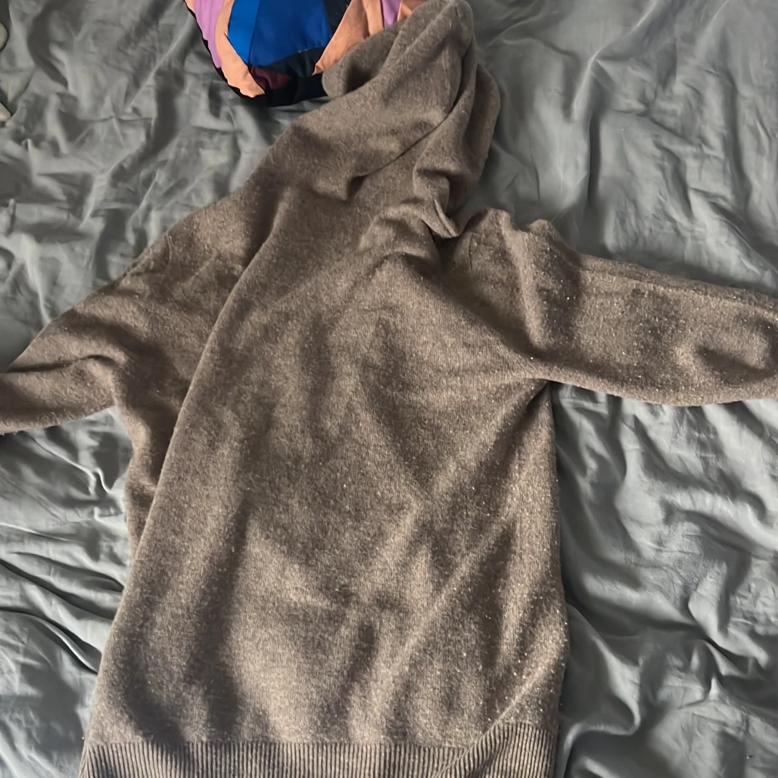 Beige stickad hoodie med huva - 1