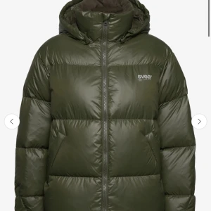 Grön pufferjacka från Svea SÖKES - Söker efter Sveas svcolorado i den gröna färgen! Storlek S, M, eller L är av intresse! Hör jättegärna av er om ni har en ni vill sälja 🥰🥰