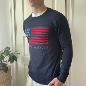 Gant new heaven stickad tröja S - Gant new heaven stickad tröja S, mörkblå med usa flagga. Inga defekter, modellen är 180,75 kg. 🫶
