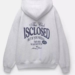 Hoodie - Söker denna hoodie i inprincip vilken storlek som helst samt vilken skicks som helst. Om du har denna hoodie i en annan färg så är jag också öppen till att köpa den. Kontakta gärna mig med vilket pris ni är villig att sälja denna hoodie för.🫶😊