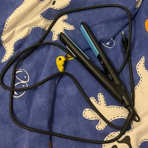 Liten plattång - Säljer en lite plattång som är enkelt att ta med på resan.