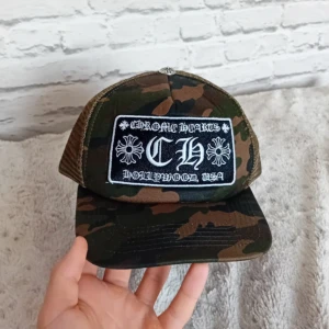 Chrome Hearts Cap! - Säljer/Byter min camo färgade chrome hearts keps. Köpt i Miami för ca 8 månader sen! Hör av er vid funderingar! Skicka prisförslag!