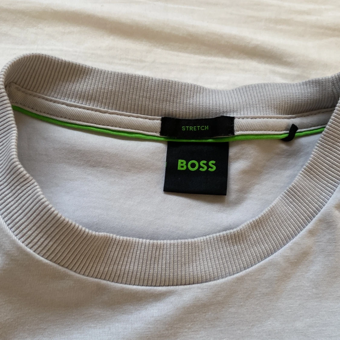 Ljusgrå t-shirt från BOSS - 2