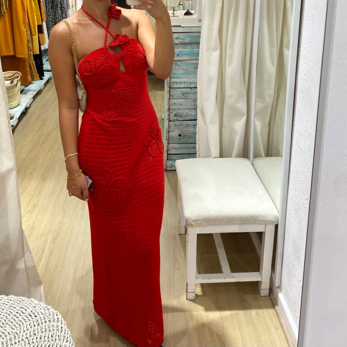 Röd virkad långklänning med blommor