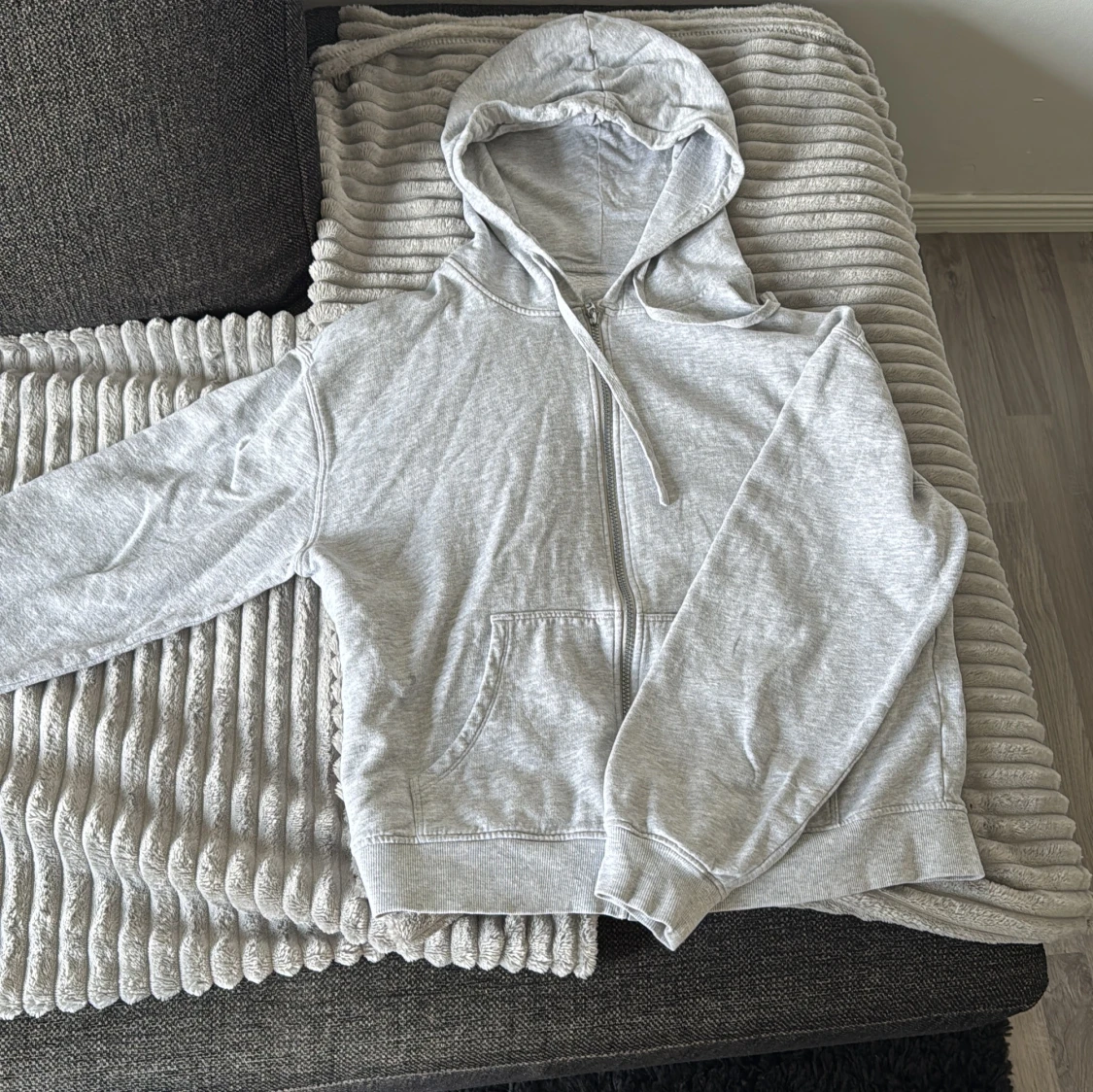 Grå zip hoodie från Cubus - 1