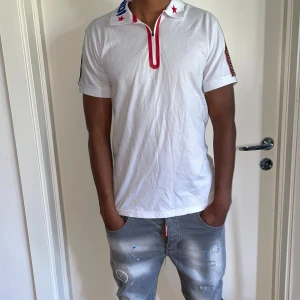 Fendi piké strl S - Storlek S. Helt ny. Fin replika med grym kvalitet. Pris: 450kr. Först till kvarn. Skickas direkt inom 24h