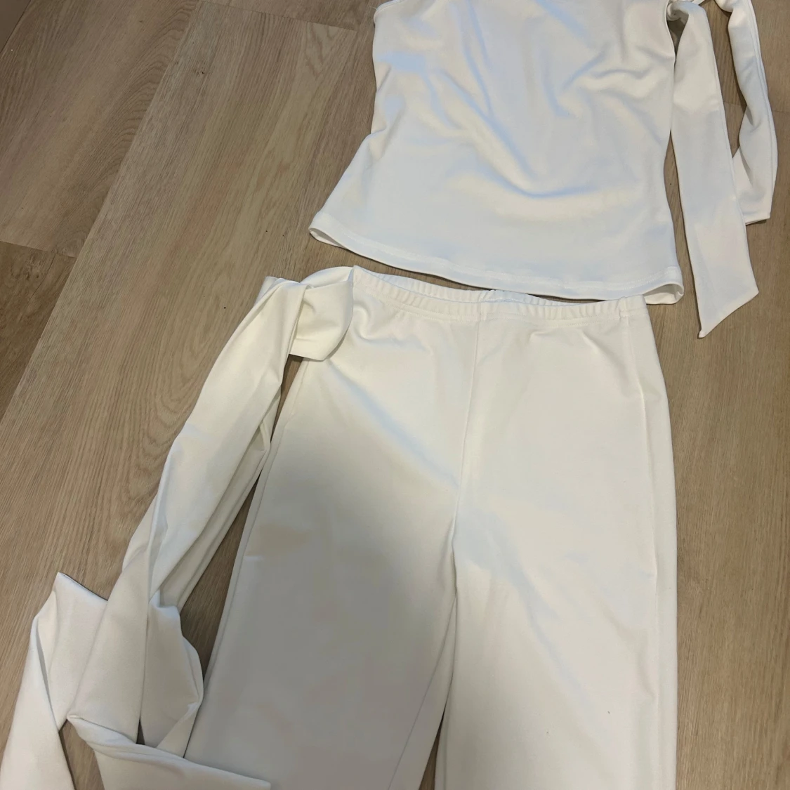 Vita vida byxor med knytband - 1