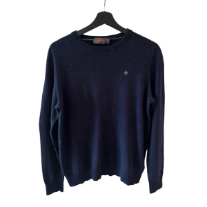 MORRIS TRÖJA - Morris tröja - Sitter som S (står XL på lappen) - 100% merinoull - Mycket fint skick - Hör av er vid minsta fundering // Deluxecloset 