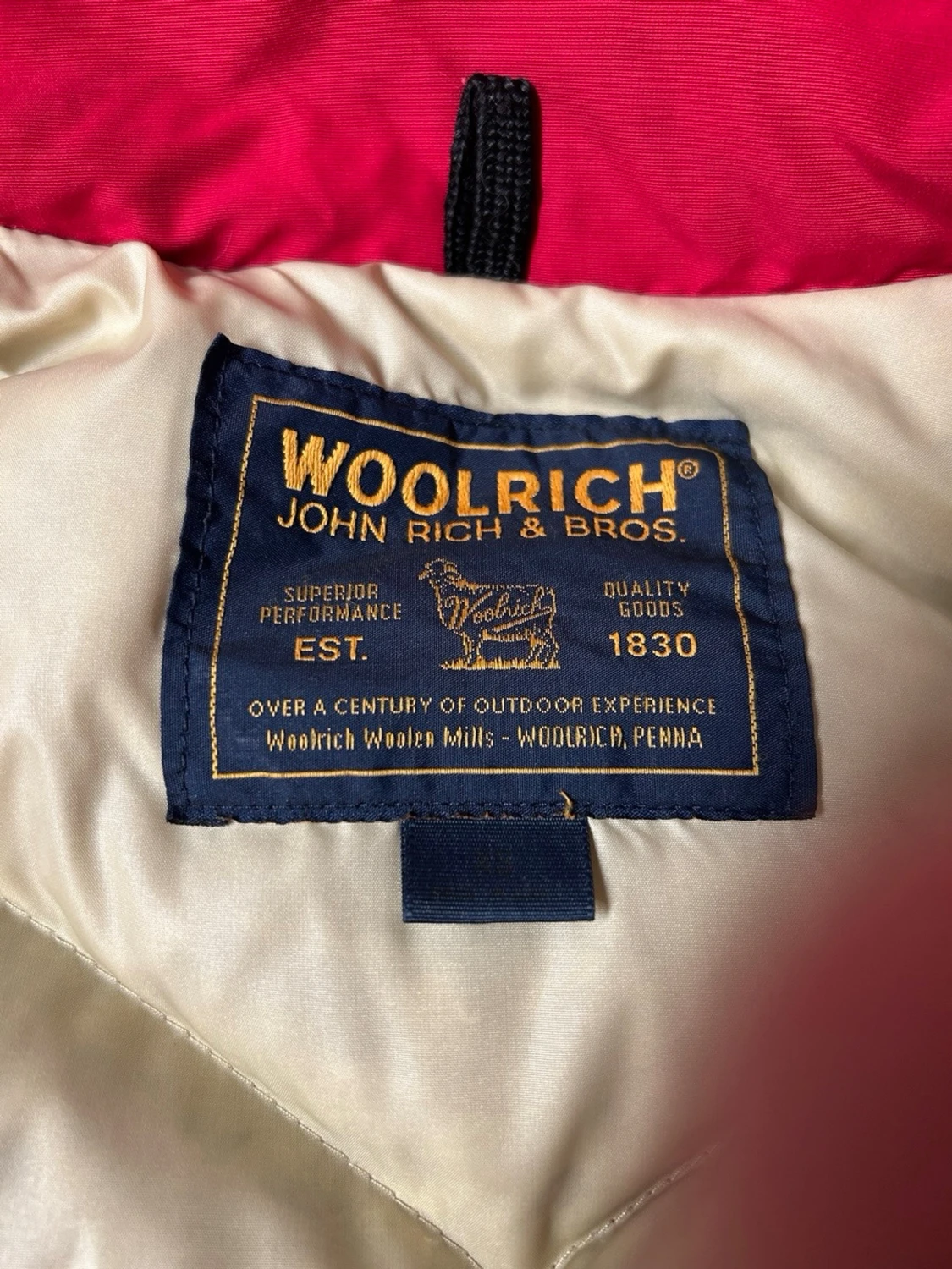 Röd parkas från Woolrich med pälskrage - 2