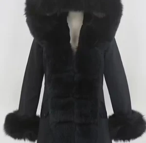 Svart pälsjacka med fluffig krage - Säljer en svart pälsjacka med extra fluffig päls.