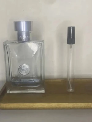 10ml Versace Pour Homme EdT  - 10ml sample av Versace Pour Homme EdT, 10% rabatt på bundles 