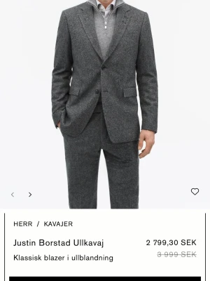 Grå ullkavaj från Tiger of Sweden - En grå ull kavaj från Tiger of Sweden. Helt ny! Aldrig använd! Tyvärr ingen prislapp då jag fått den via en tävling på skolan. Storlek C48. Nypris 2700kr på rabatt.