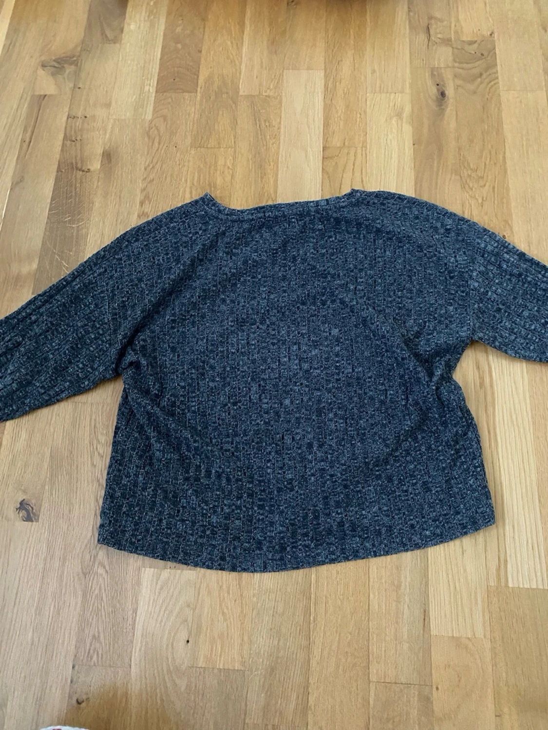 Mörkgrå ribbad tröja från Pigalle - 2