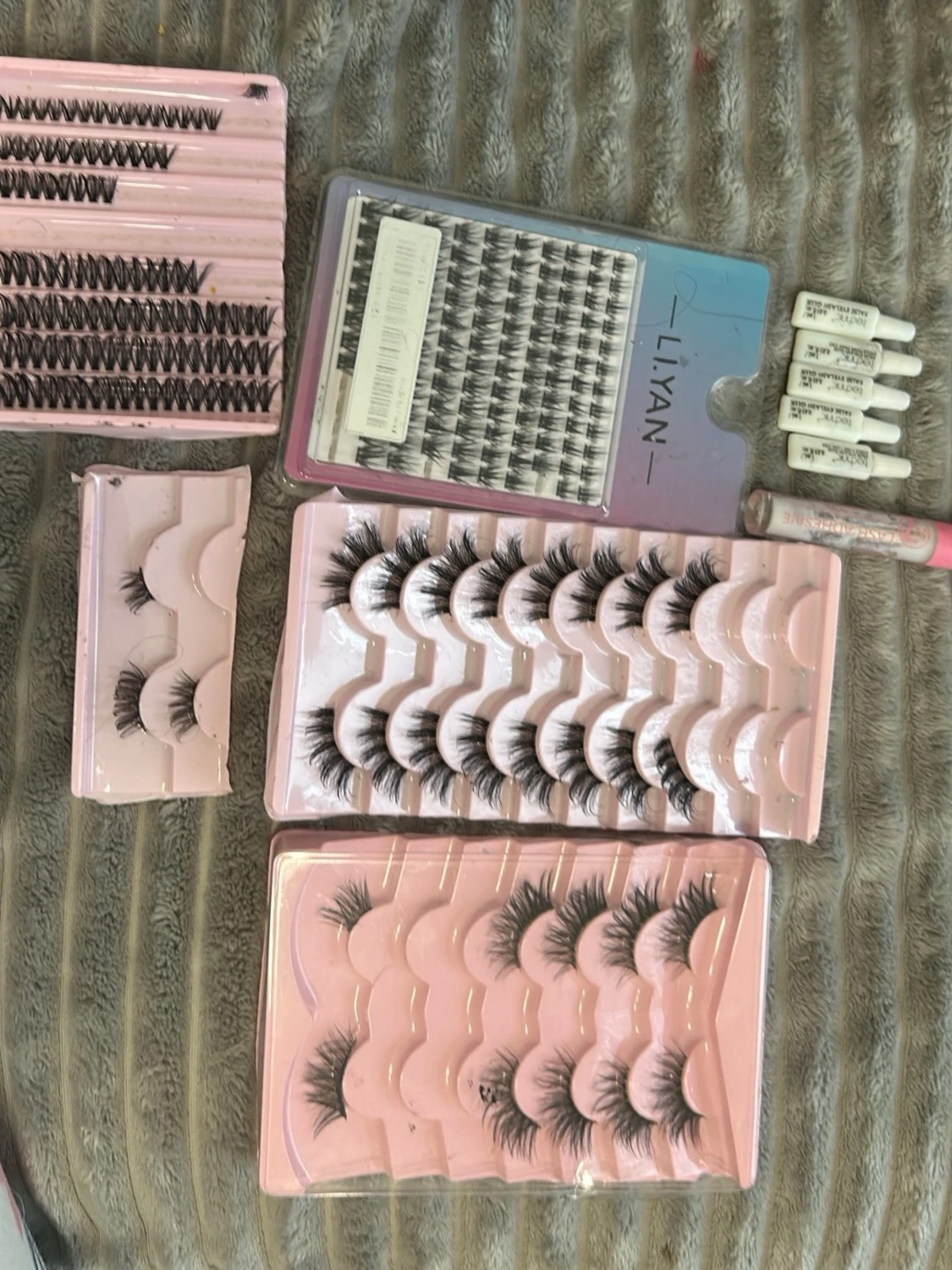 Flera set lösögonfransar i olika stilar - 1