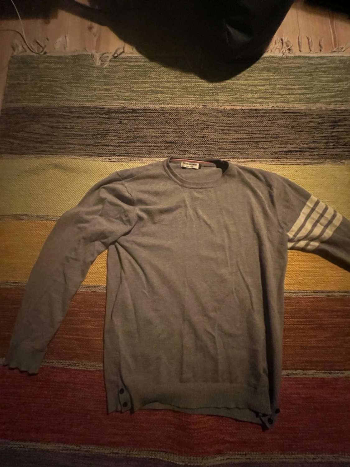 Grå tröja Vintige från Thom Browne med ränder