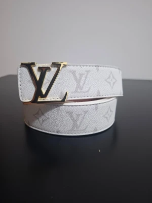 Louis vuitton bälte  - Helt nytt Louis Vuitton bälte som är 120 cm lång