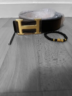 H bälte - Två sidor så du får två i en BONUS medföljer en armband och hål görare