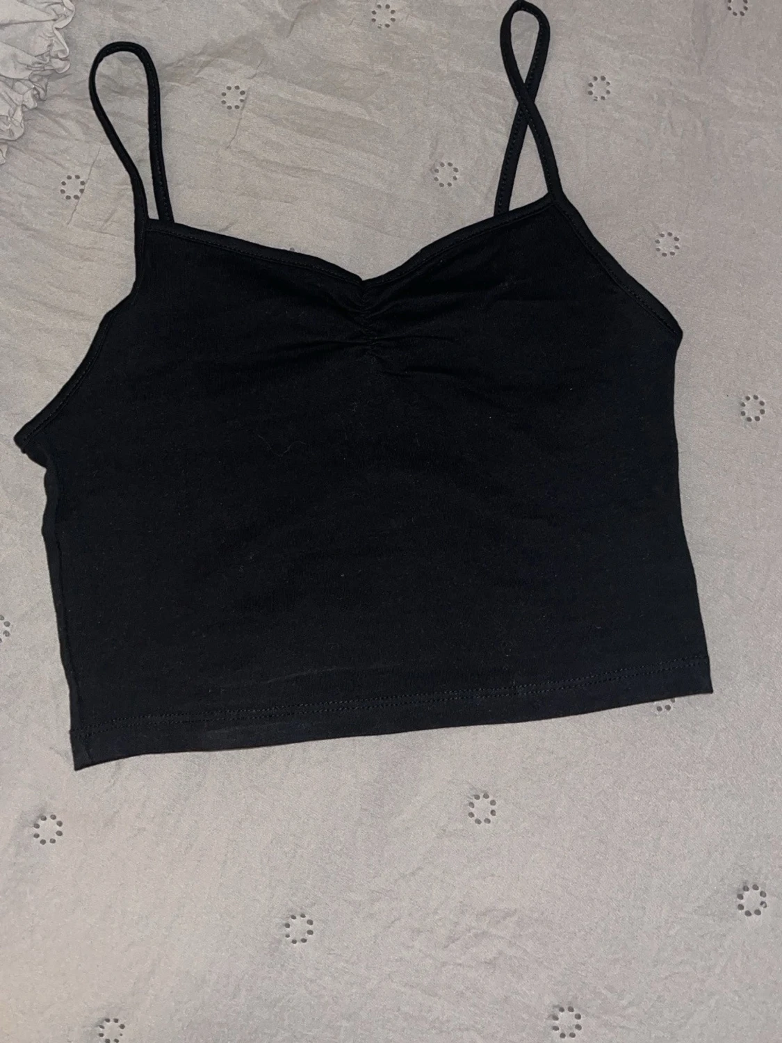 Svart croppad linnetopp