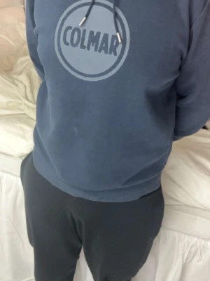 Colmar hoddie - Säljer denna colmar hoodie, används mycket men skicket är som ny så inga bekymmer. Hör av dig om du har frågor 