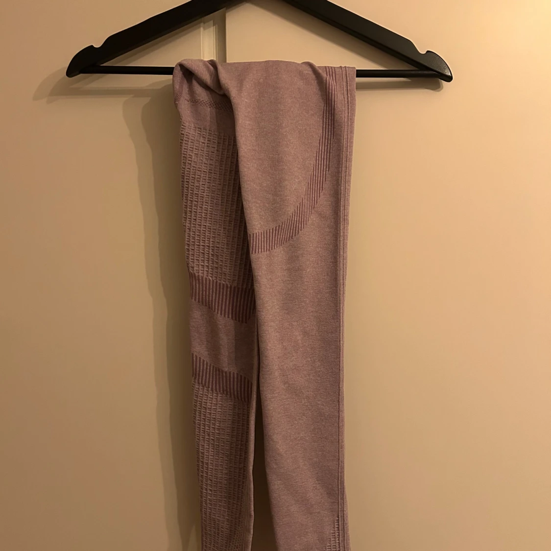 Ljusrosa seamless leggings från ICIW