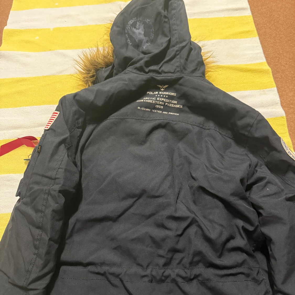 Svart parkajacka Alpha Industries - 2