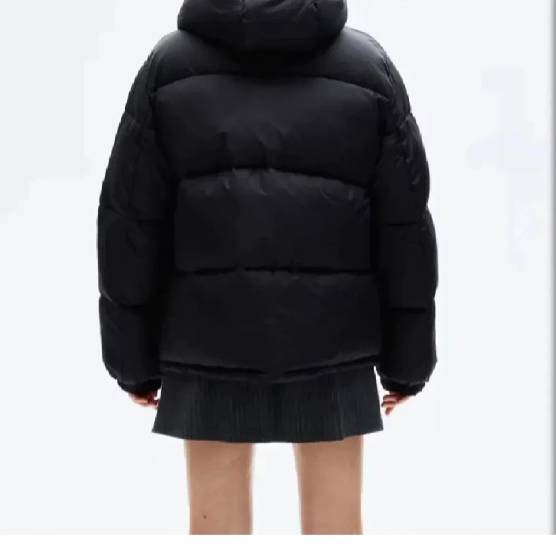 Svart pufferjacka med huva - 2