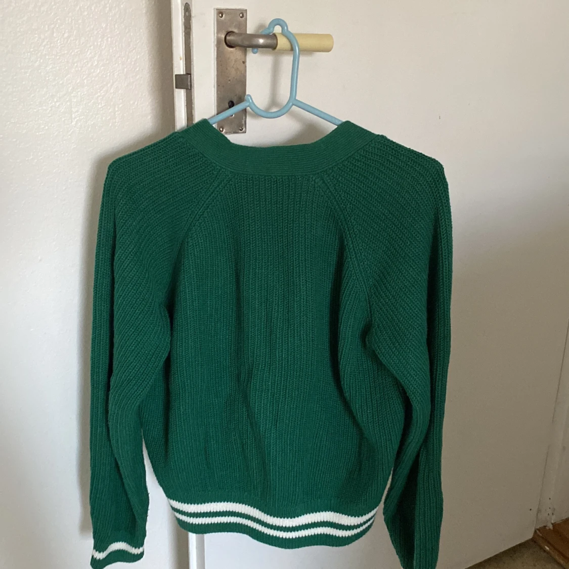 Grön kofta från Lindex med knappar - 1