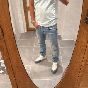 Replay jeans  - Ett par snygga byxor från Replay i storlek W28 L34 i modellen Anbbas 