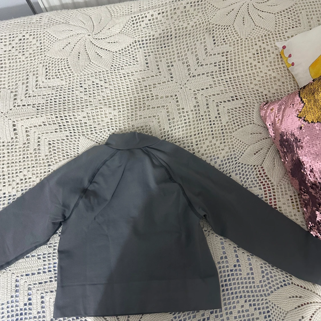 Grå croppad half zip tröja från TALA - 1