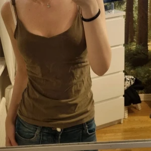 Linne - Linne med skjusterbara axelband. I mycket fint skick!