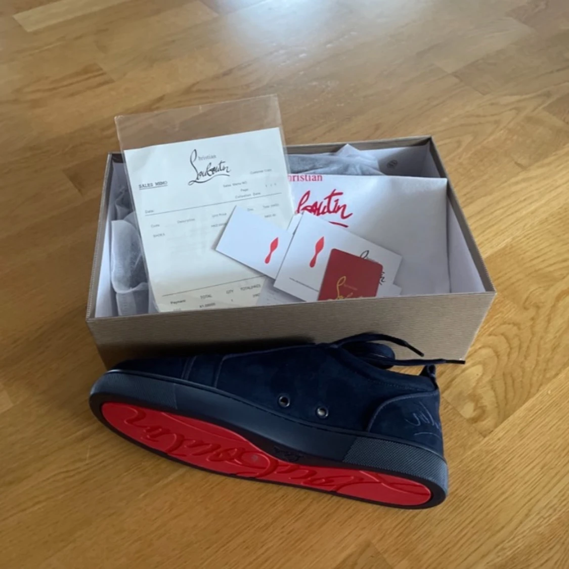 Mörkblå sneakers från Louboutin