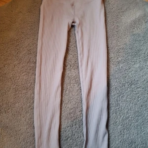 Ribbade träningstights  - Säljer dessa träningstights då de inte längre kommer till användning🩷