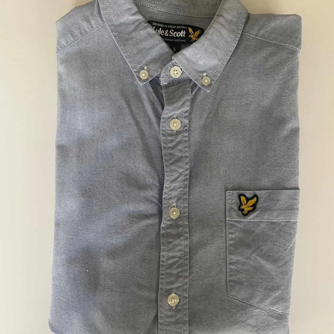 Ljusblå skjorta från Lyle & Scott