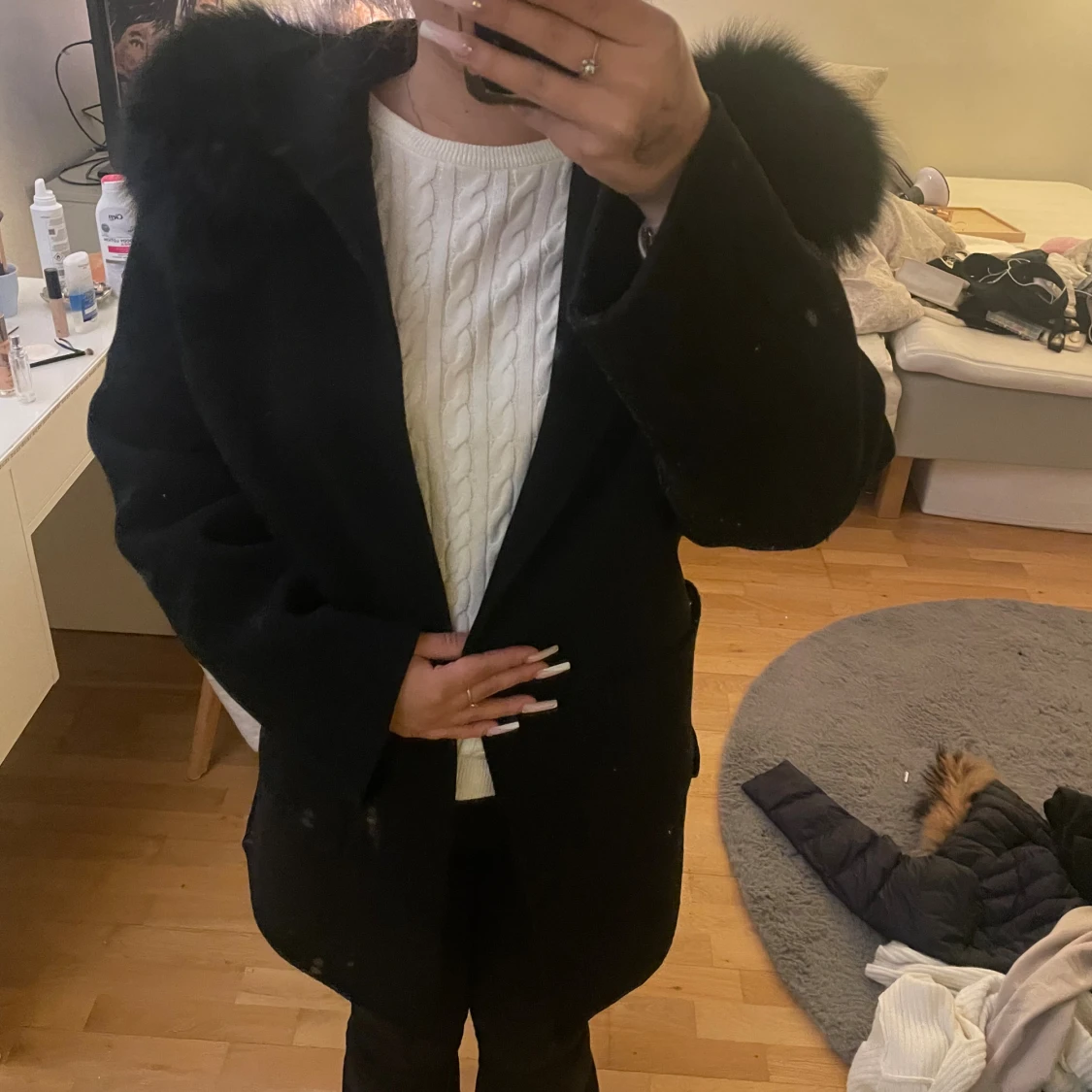 Svart kappa med päls - 1