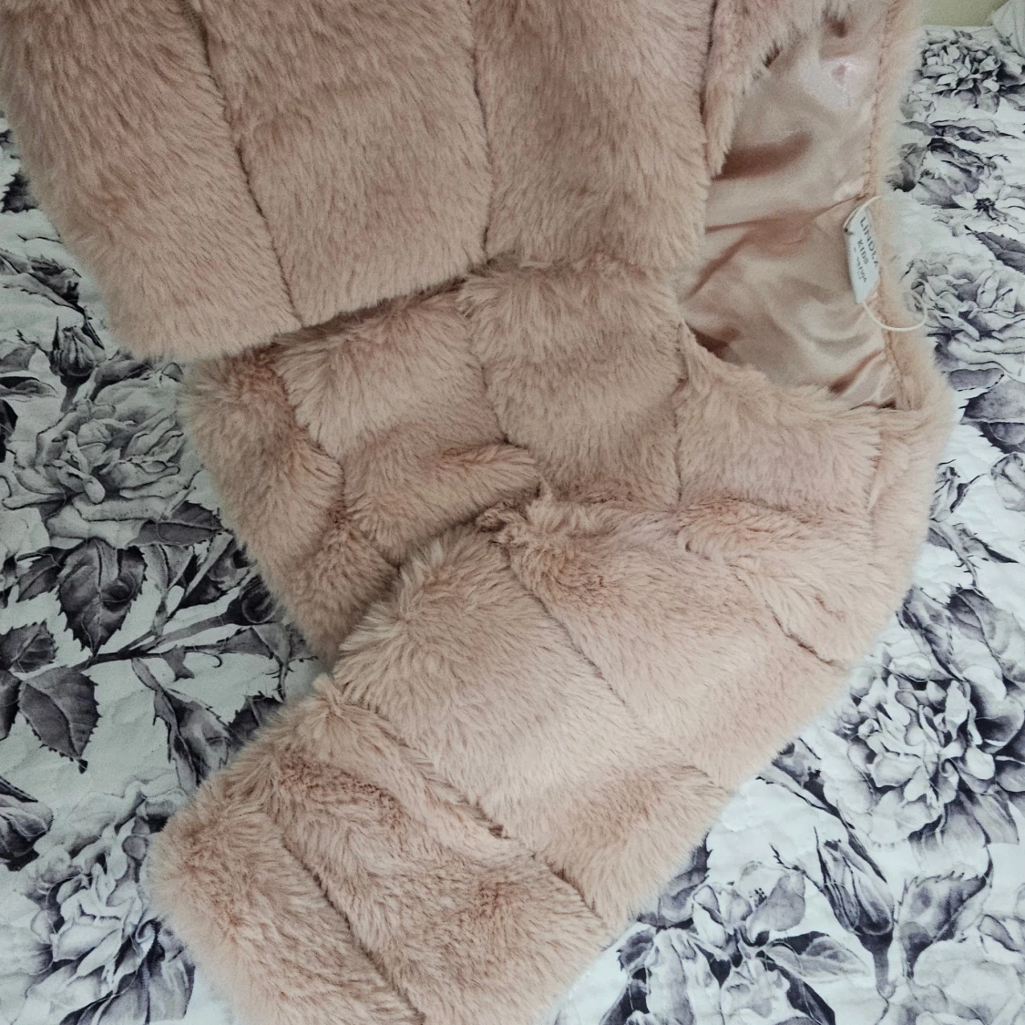 Ljusrosa pälsjacka från Lindex baby - 3