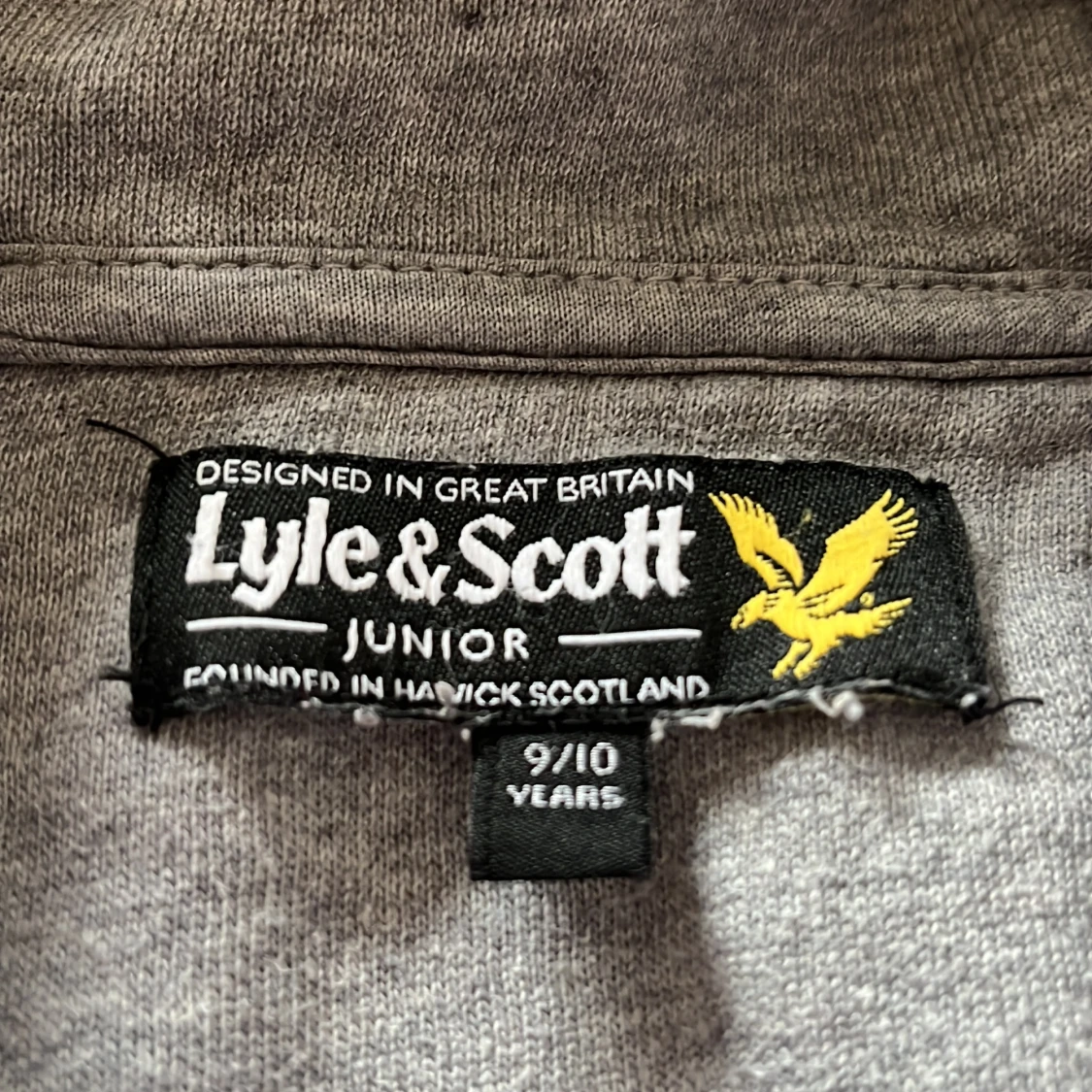 Grå hoodie från Lyle & Scott Junior - 3