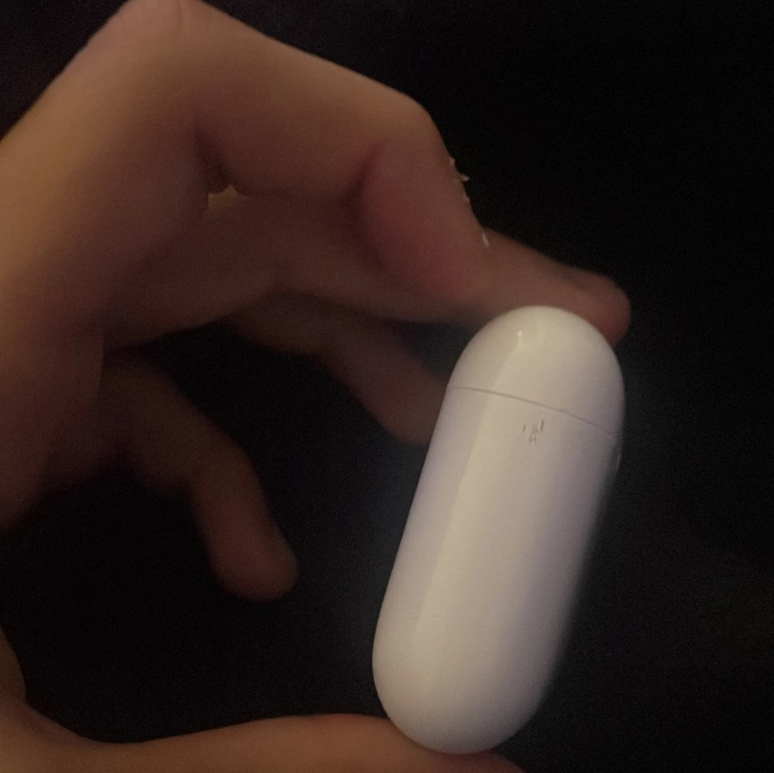 Apple AirPods med laddningsetui - 2