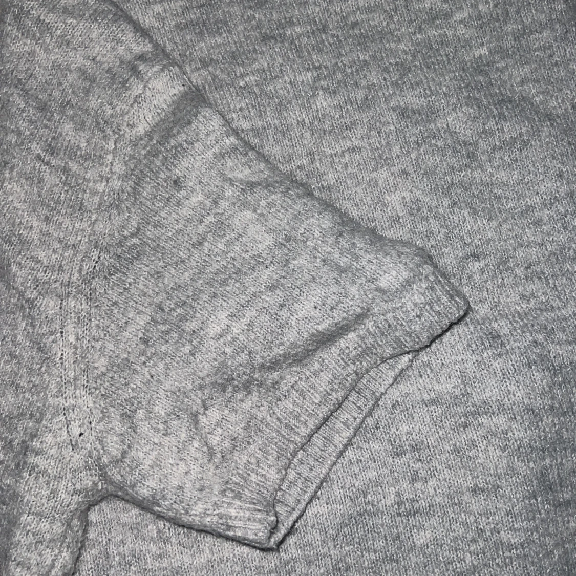 Grå stickad tröja från Gina Tricot - 1