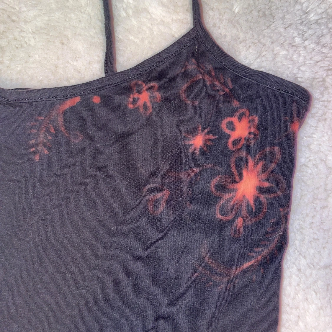 Svart linnetopp med blommigt mönster - 2