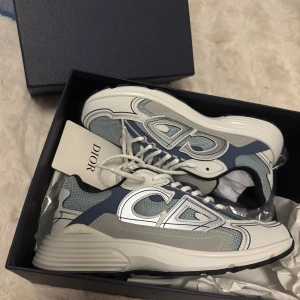 Dior b30 - Helt nya för fler frågor skriv privat 