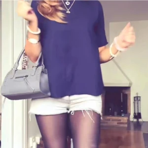 Väska - Svart väska från ginatricot, den är helt slutsåld. Väskan är som ny. 300kr