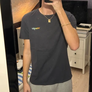 Svart Wrangler t-shirt med tryck på ryggen - Använd fåtal gånger 