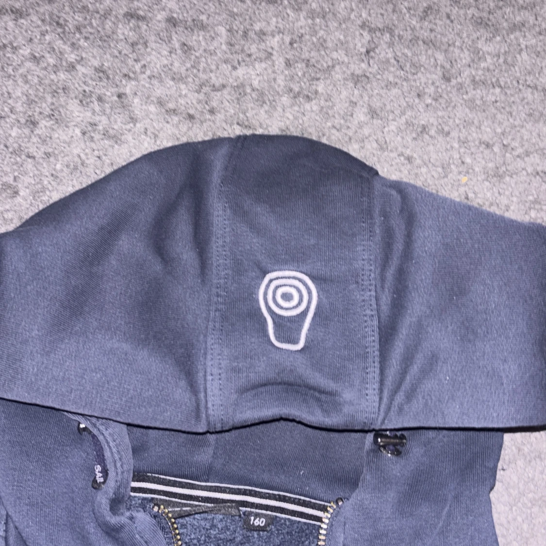 Mörkblå hoodie från Sail Racing - 3