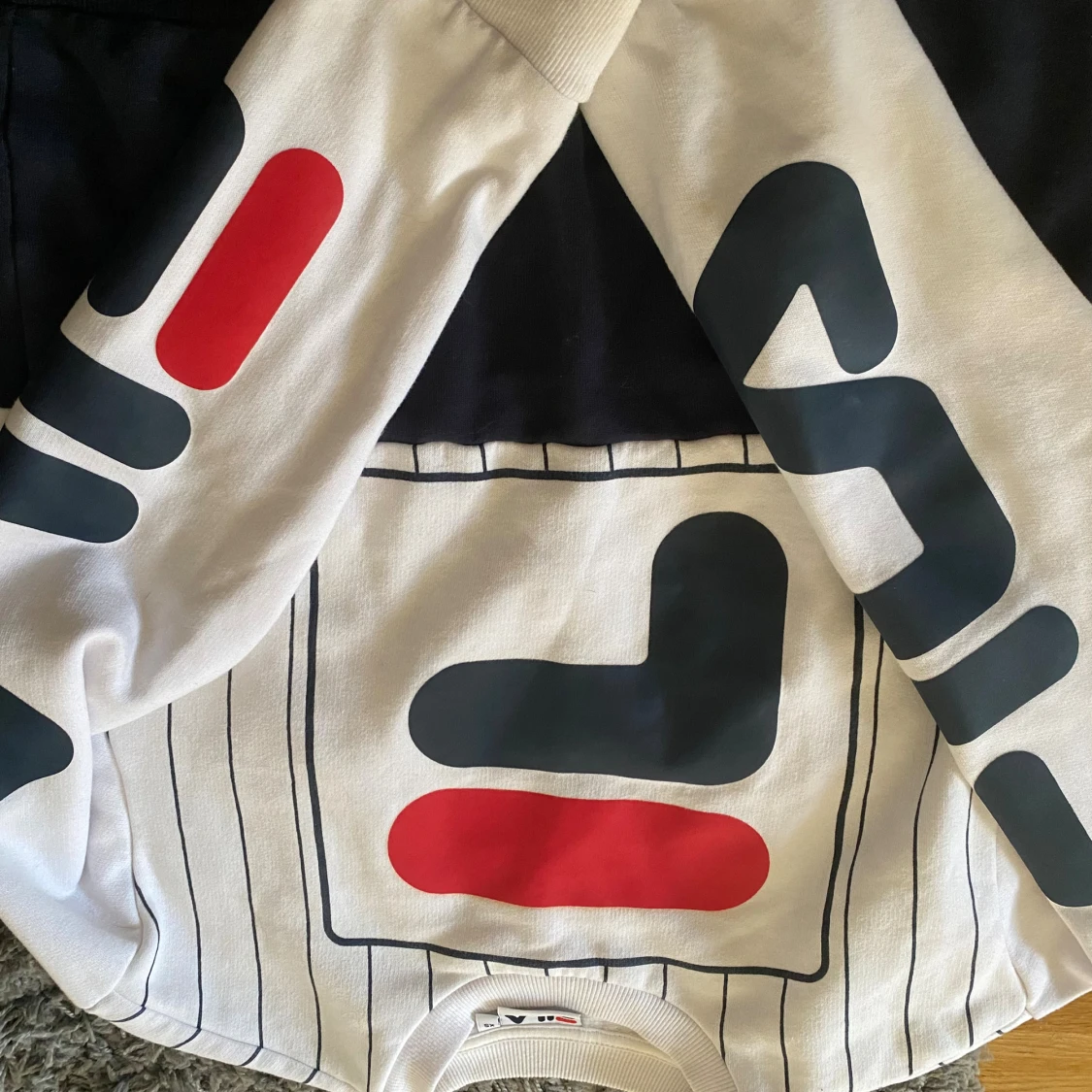 Randig sweatshirt från FILA XS